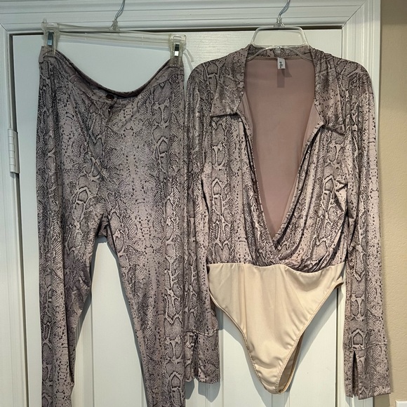 Sneak Print Two-piece Set - Picture 2 of 6